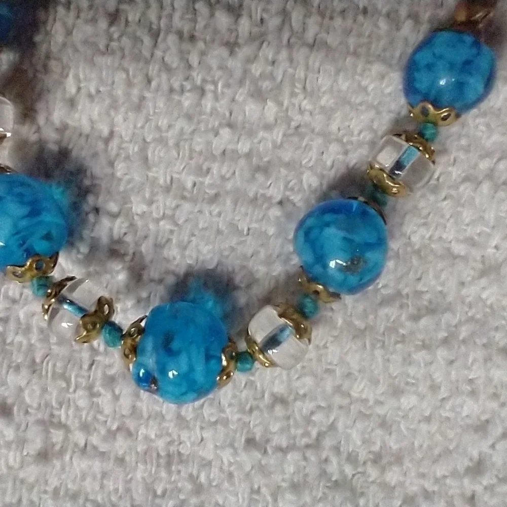 Goldtone blue beaded bracelet